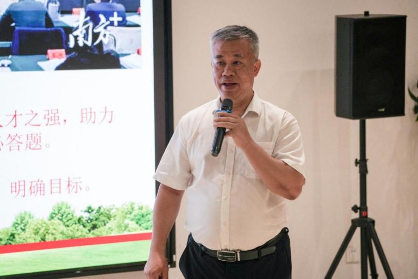 冯书记 (2) 冯书记 (2)