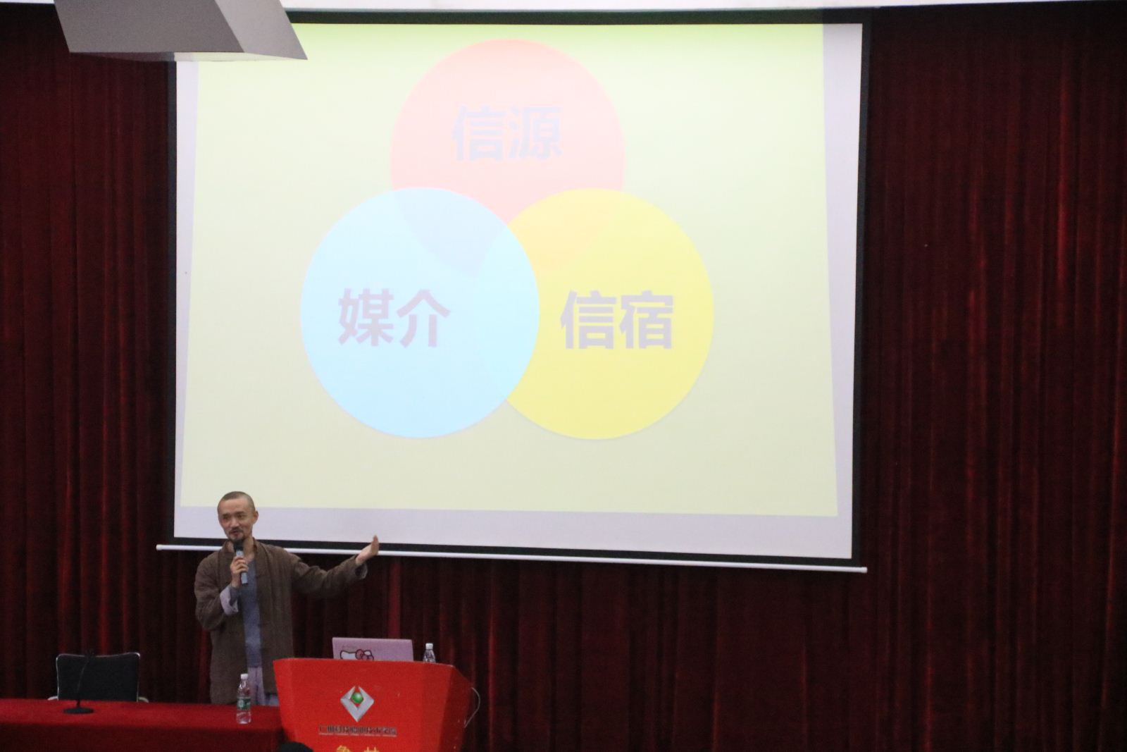 11215040381.jpg 11215040381.jpg