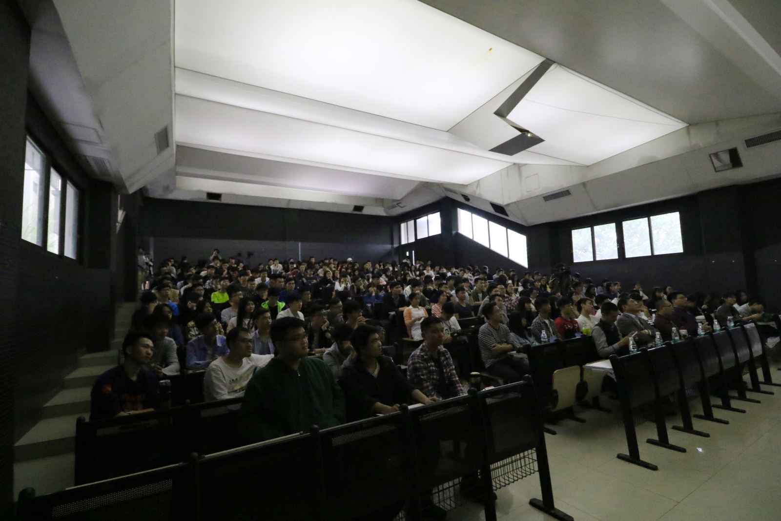 11215040403.jpg 11215040403.jpg