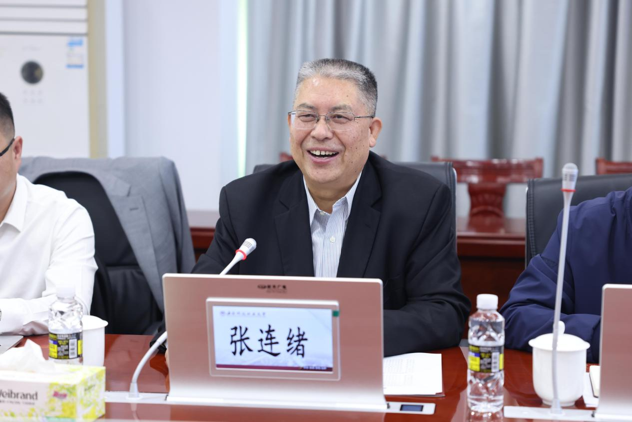 mk官方网站_MK（中国）一站式服务官网校长张连绪介绍参会人员