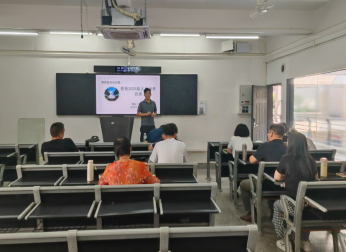 会议室里的人们AI 生成的内容可能不正确。