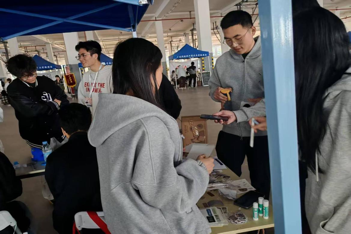 C:\Users\surface\Documents\WeChat Files\wxid_2io1gm7shokt22\FileStorage\Temp\e0d191ac27e6b7e072da73a73b391e7.jpg