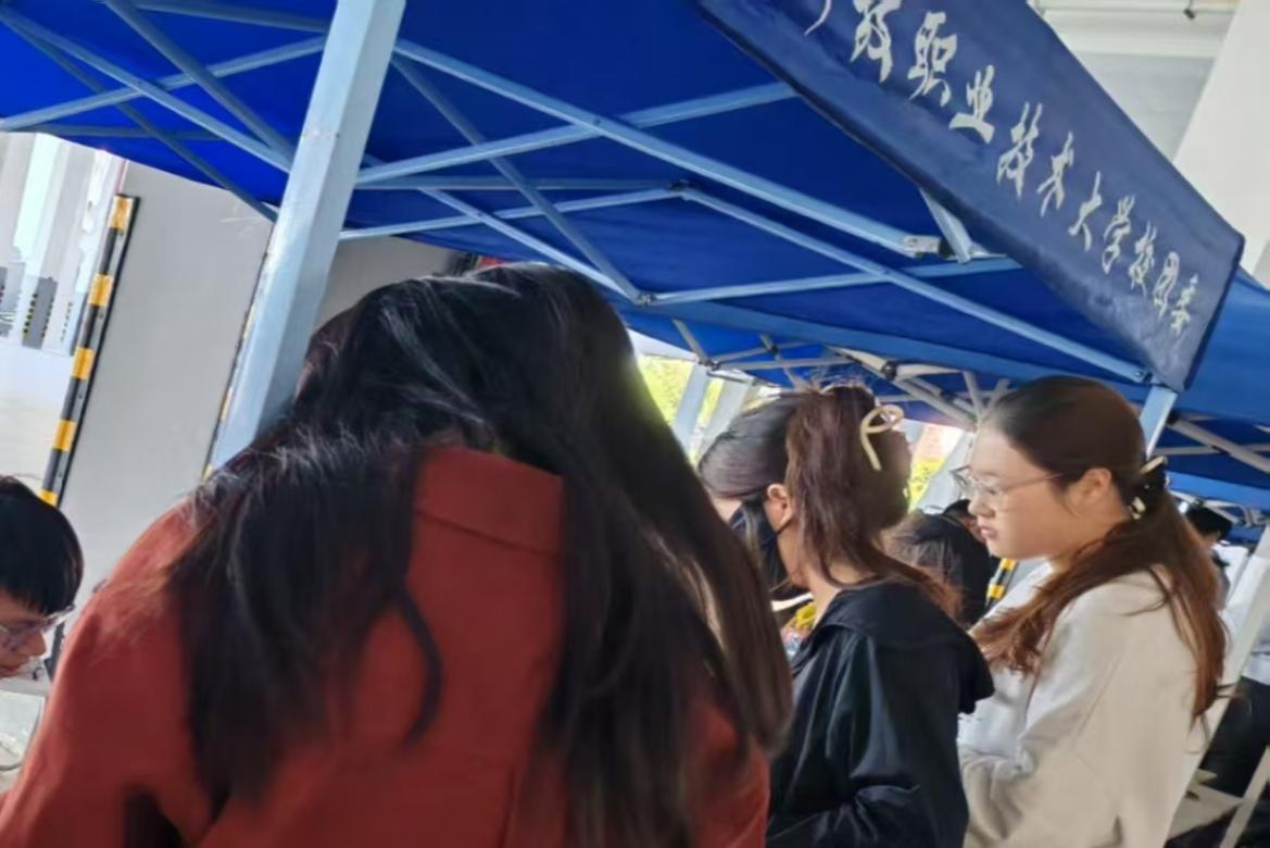 C:\Users\surface\Documents\WeChat Files\wxid_2io1gm7shokt22\FileStorage\Temp\8846f3da133a4e8782727bbebf7402b.jpg C:\Users\surface\Documents\WeChat Files\wxid_2io1gm7shokt22\FileStorage\Temp\8846f3da133a4e8782727bbebf7402b.jpg