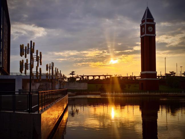 C:/Users/HUAWEI/Pictures/新建文件夹 (3)/建筑光影 滨海落日(1).jpg建筑光影 滨海落日(1)