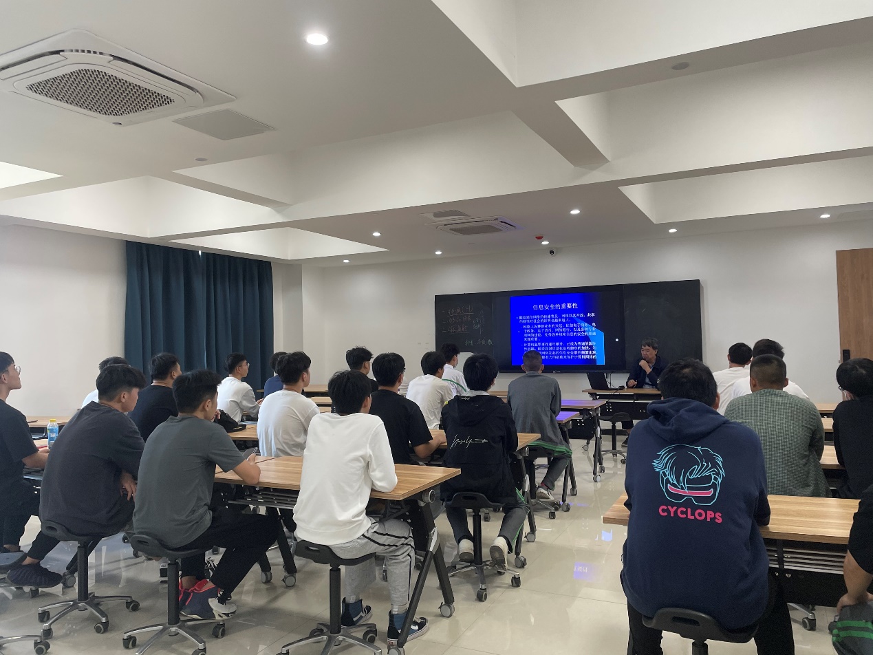 C:\Users\Administrator\Desktop\21级新生入学教育宣讲照片\专科\8705 信息安全 (专科)\8705 信息安全 (专科) (1).jpg