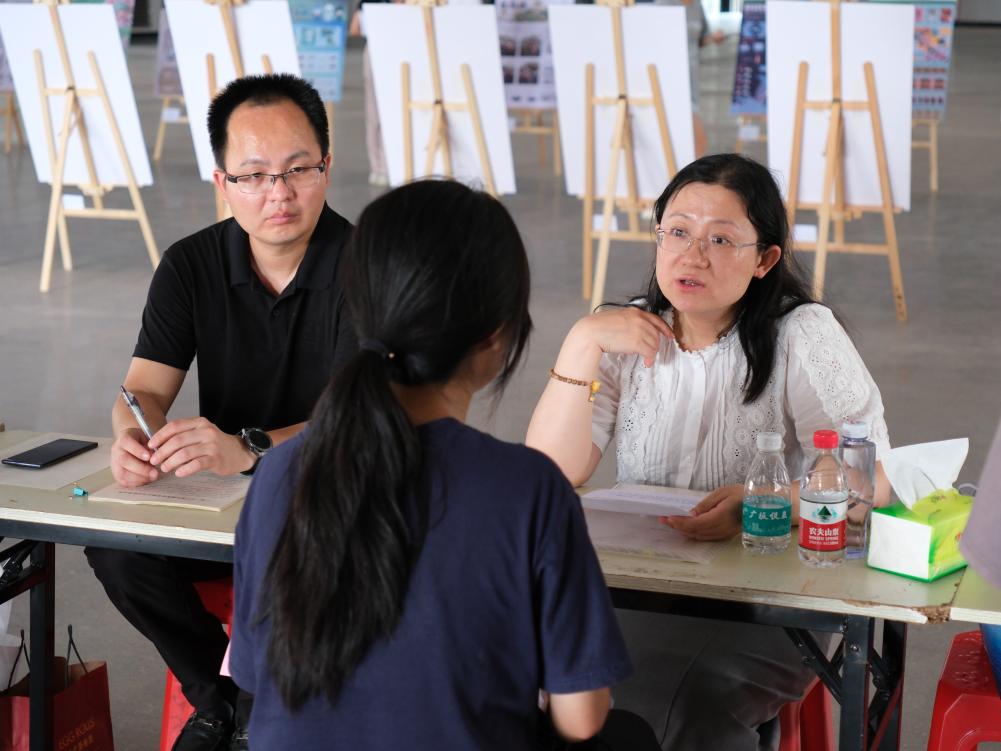 C:/Users/Administrator/Desktop/企业宣讲/DSCF4225-new.jpgDSCF4225-new