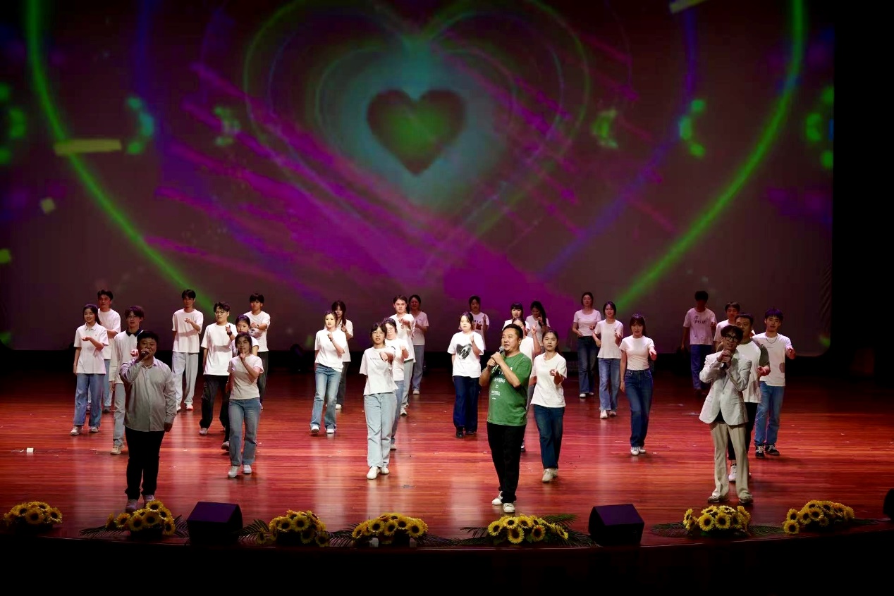 一群人站在台上

AI 生成的内容可能不正确。