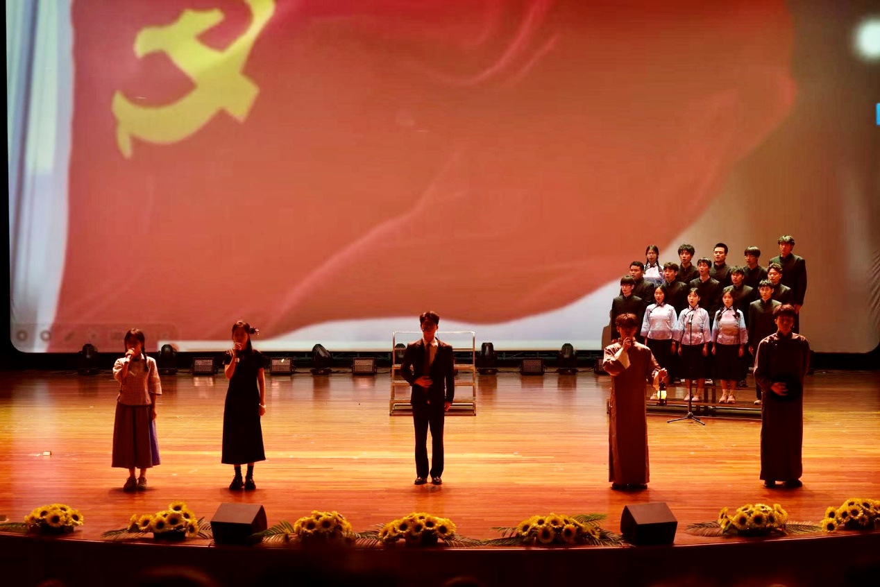 图片包含 站, 橙子, 男人, 前

AI 生成的内容可能不正确。