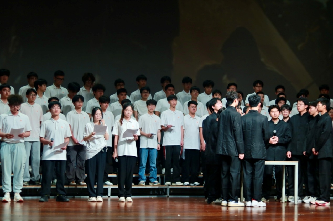 一群人站在台上

AI 生成的内容可能不正确。