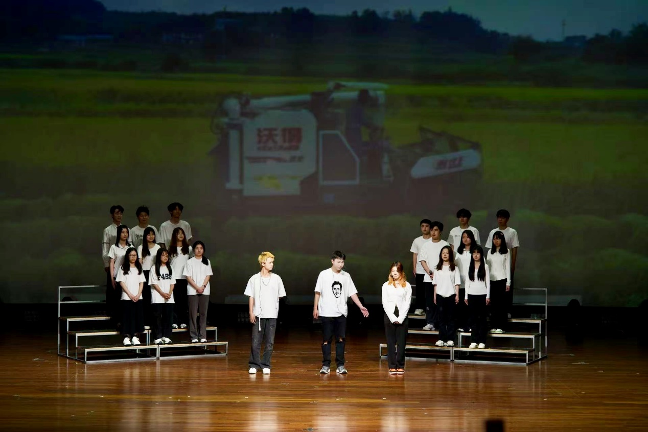 一群人站在台上

AI 生成的内容可能不正确。